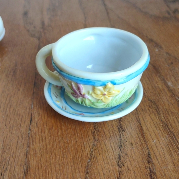 Disney Winnie the Pooh Miniature Tea Cups, Saucers and Plates - Picture 4 of 9